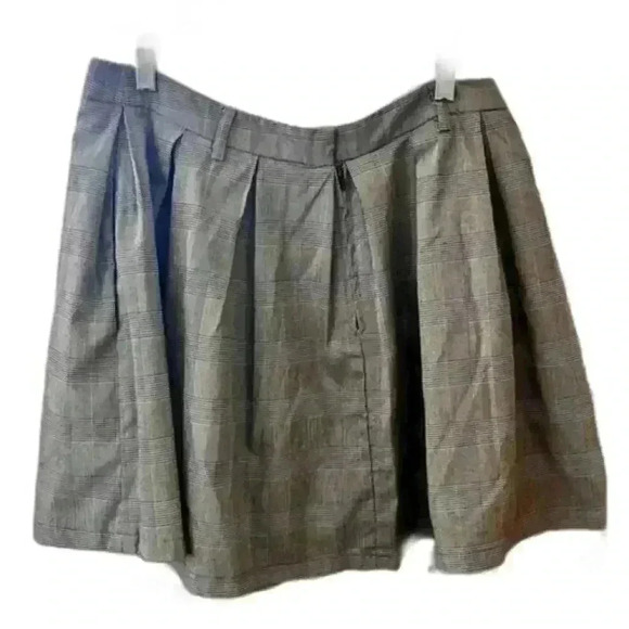 Hot Topic Skool Guirl‎ Plaid Mini Skirt w/Pockets Size Medium - Picture 2 of 6